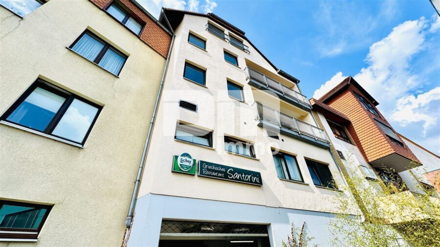 Schön zentral gelegenes Büro mit Balkon und Tiefgaragenstellplatz - Rückansicht